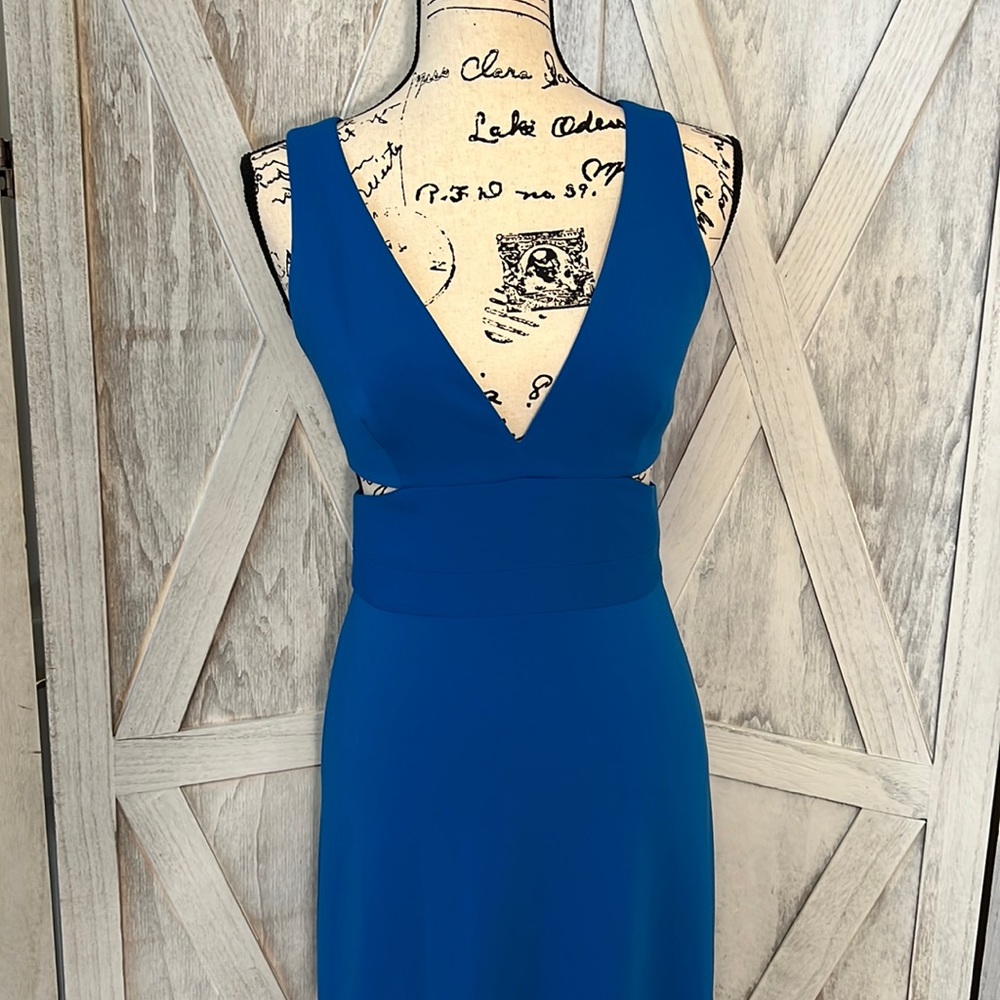 Laundry by Shelli Segal Deep V-Neck with Side Cuts Gown - Size 2